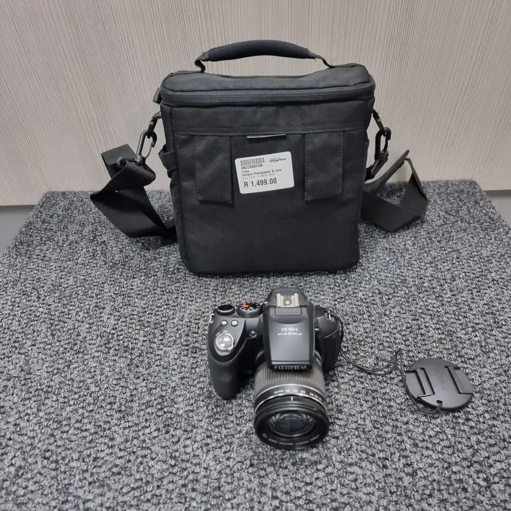 Fujifilm Finepix Hs10 Uses 4Aa Batteries