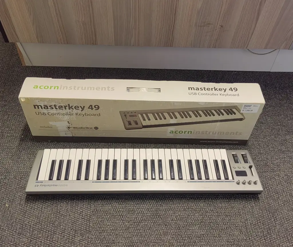 Acorn Instruments Masterkey 49 Midi Keyboard - View 2