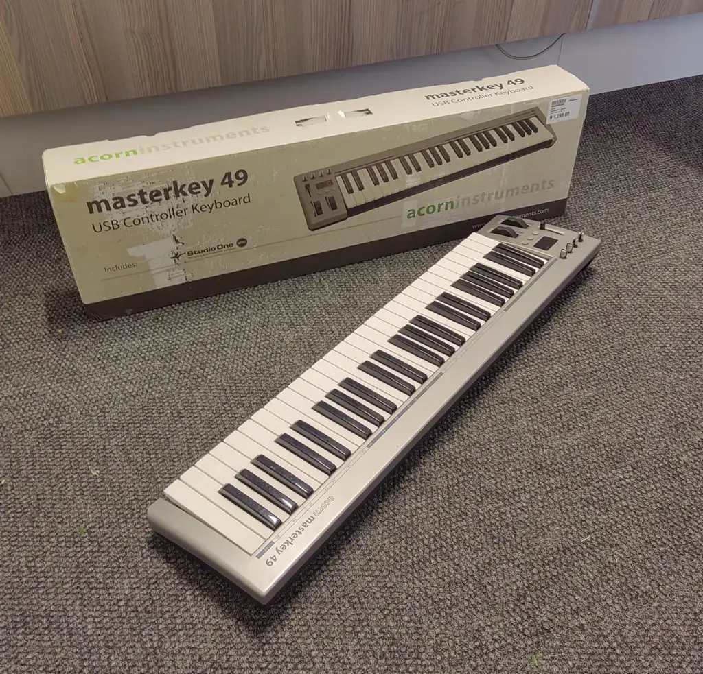 Acorn Instruments Masterkey 49 Midi Keyboard - View 4