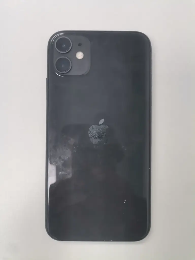 Apple Iphone 11 64Gb(77% Battery) Has A Scratch On Screen - View 2
