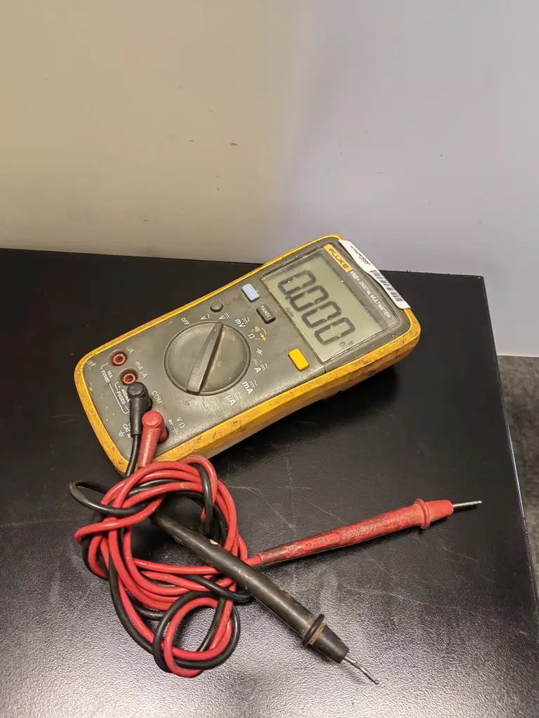 Fluke 15B+ Digital Multimeter - View 2