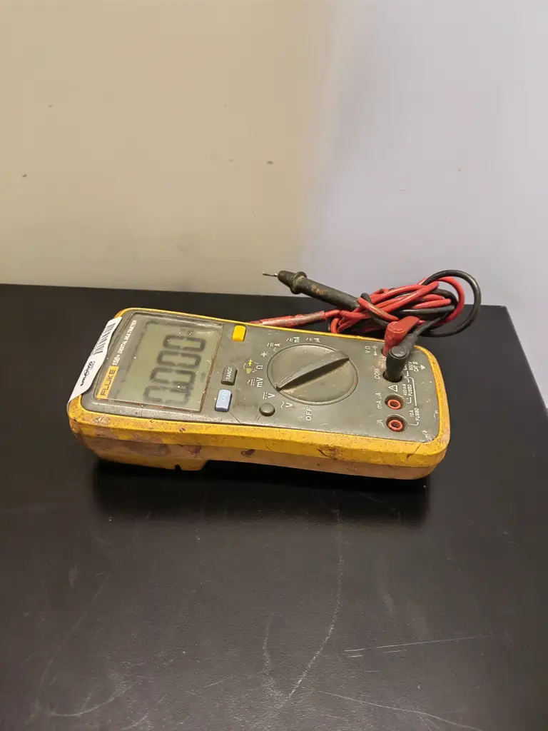 Fluke 15B+ Digital Multimeter - View 4