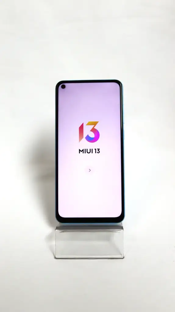 Xiaomi Redmi Note 9 Smartphone - Polar White / Gradient Blue - View 2
