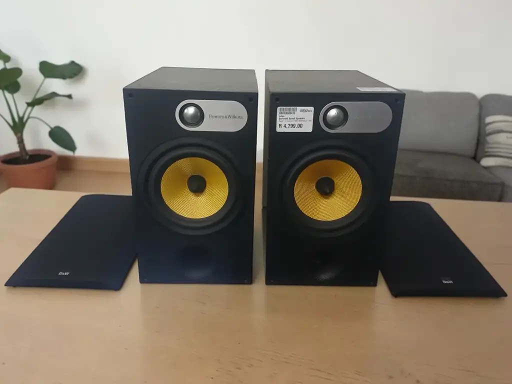 Bowers & Wilkins 685 Bookshelf Speaker Pair (Black)