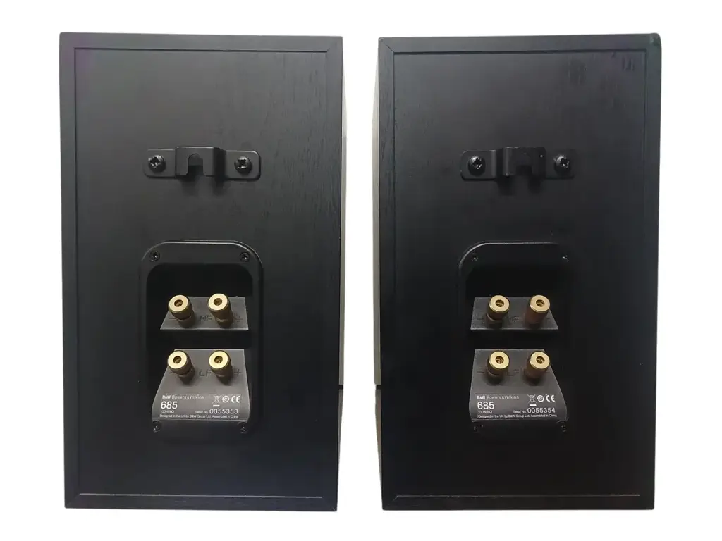 Bowers & Wilkins 685 Bookshelf Speaker Pair (Black) - View 4