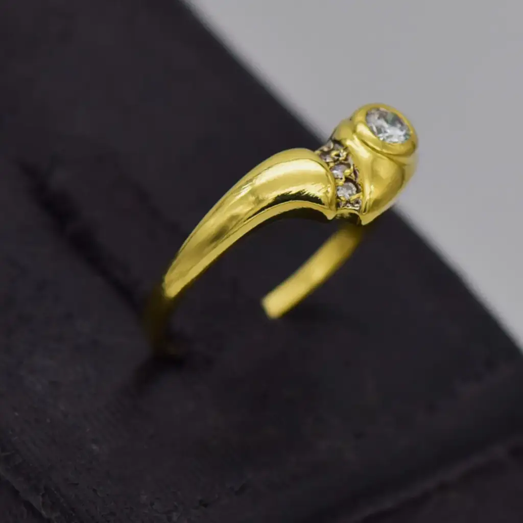 18ct Yellow Gold Engagement Ring - View 2