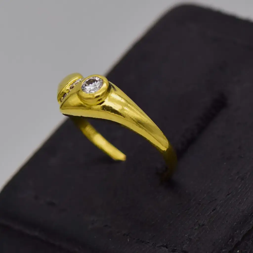 18ct Yellow Gold Engagement Ring - View 3