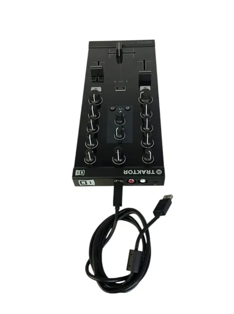 Traktor Kontrol Z1 Dj Mixing Interface - View 4