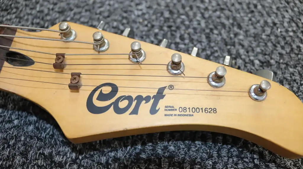 Cort G110 Electric Guitar - View 2