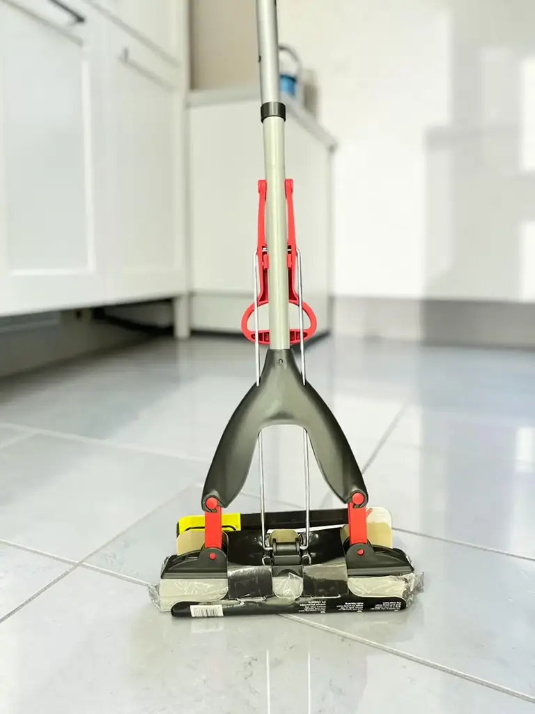 Addis Butterfly Mop - View 2