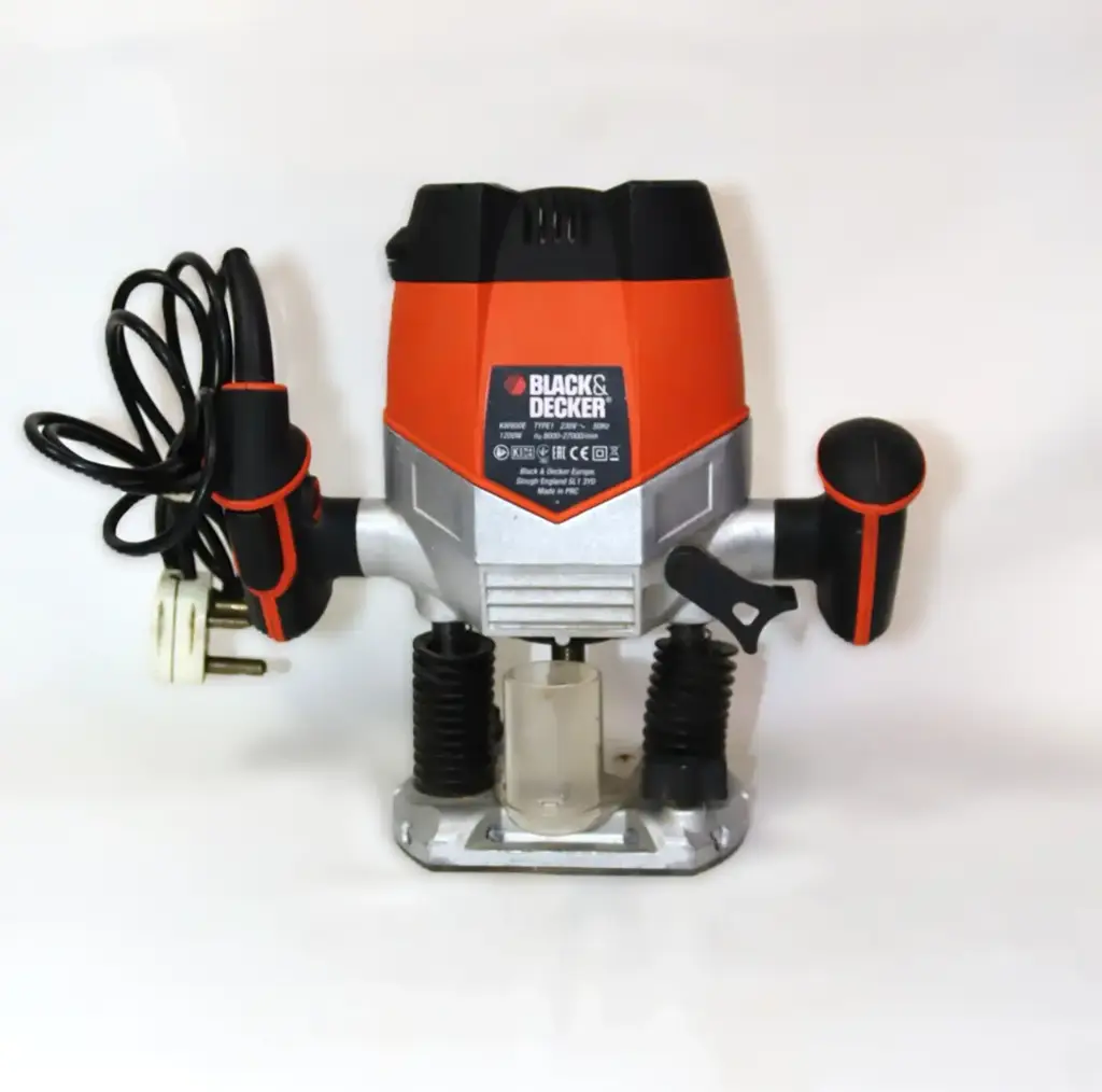 Black & Decker Kw900e 1200W Plunge Router - View 2