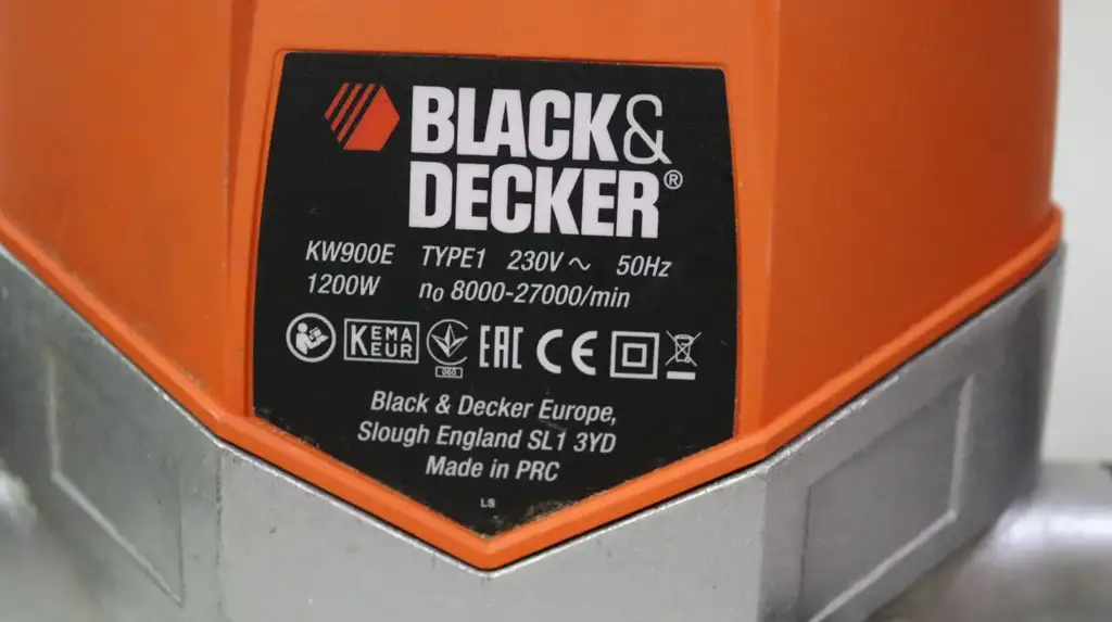 Black & Decker Kw900e 1200W Plunge Router - View 4