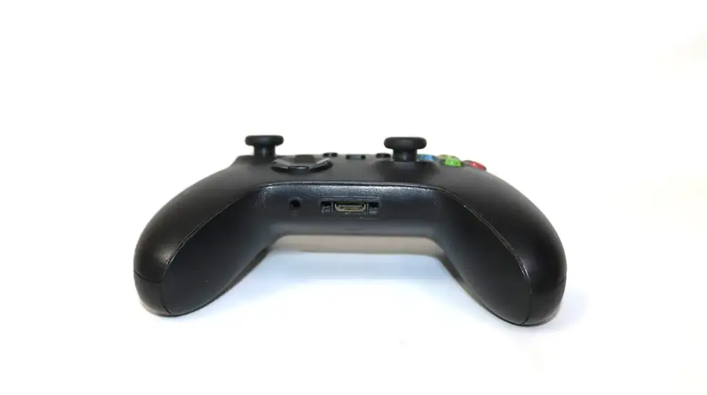 Microsoft Xbox Series C-25164 Wireless Controller – Carbon Black - View 4
