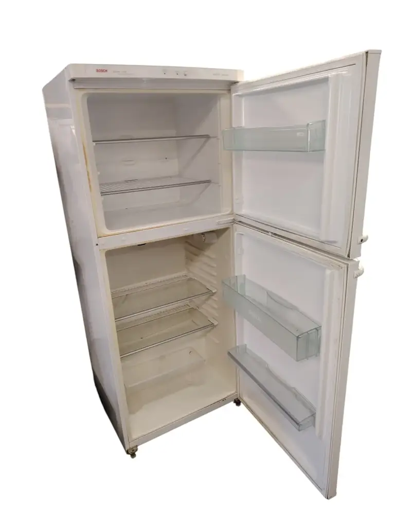 Bosch Ksu405216w Freestanding Frost-Free Fridge-Freezer - View 2