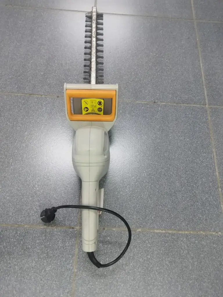 Ryobi 500W Electrical Hedge Trimmer - View 3