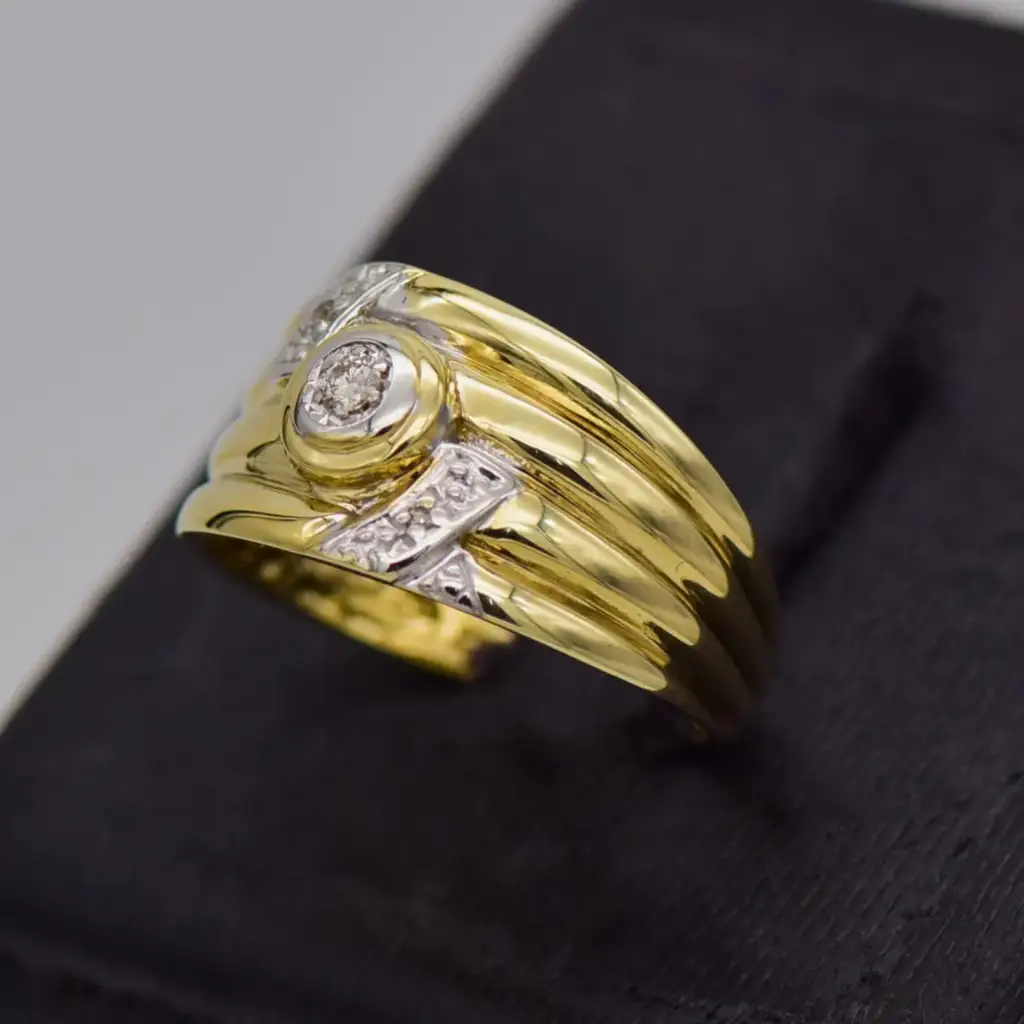 9ct Yellow Gold Engagement Ring - View 3