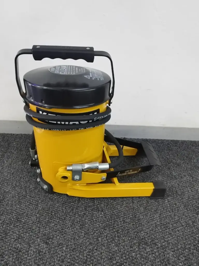 Kemach Grease Gun - View 3