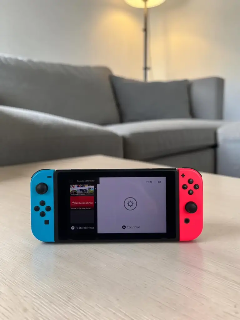 Nintendo Switch Hac-001(-01) Console – Neon Blue/Neon Red - View 2