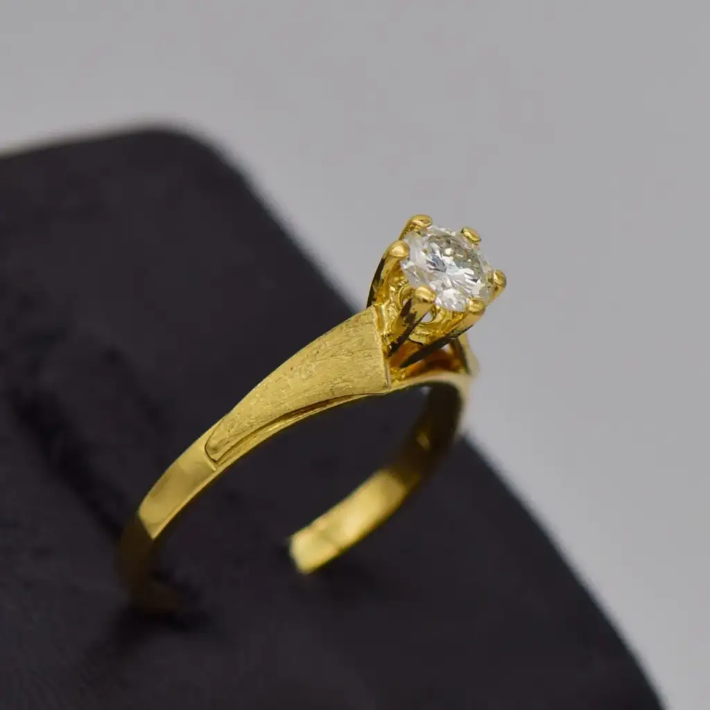 18ct Yellow Gold Engagement Ring - View 2