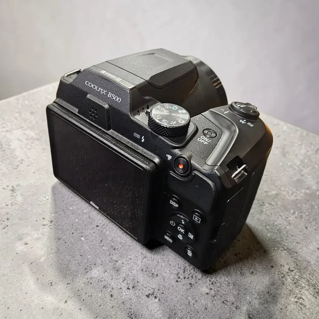 Nikon Coolpix 500 Camera - View 2