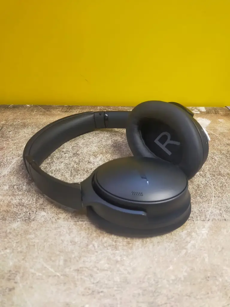 Bose Quietcomfort Wireless Over-Ear Noise Cancelling Headphones - Black - View 2