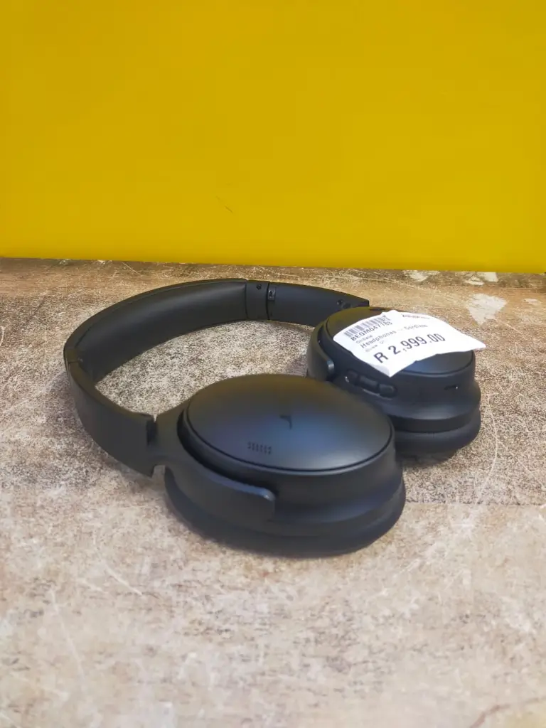 Bose Quietcomfort Wireless Over-Ear Noise Cancelling Headphones - Black - View 3