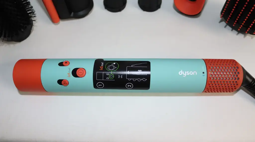 Dyson Airwrap I.D. Multi-Styler Straight+Wavy - View 2