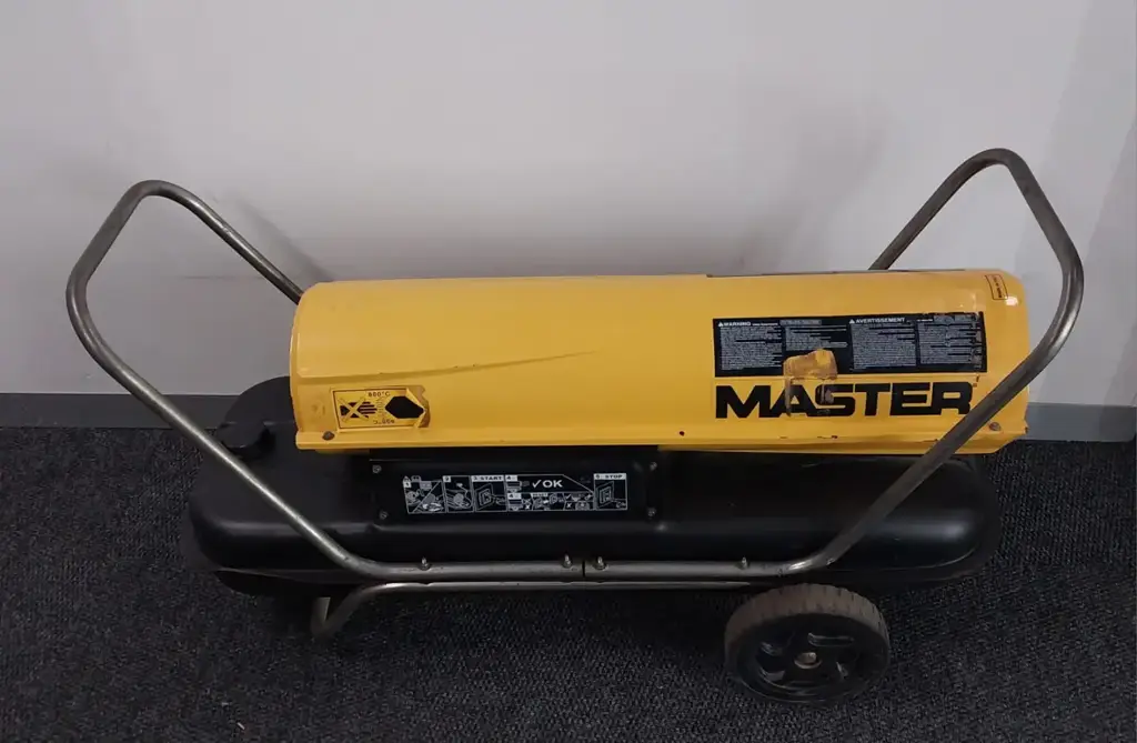 Master B15 Ced Outdoor Heater - View 3