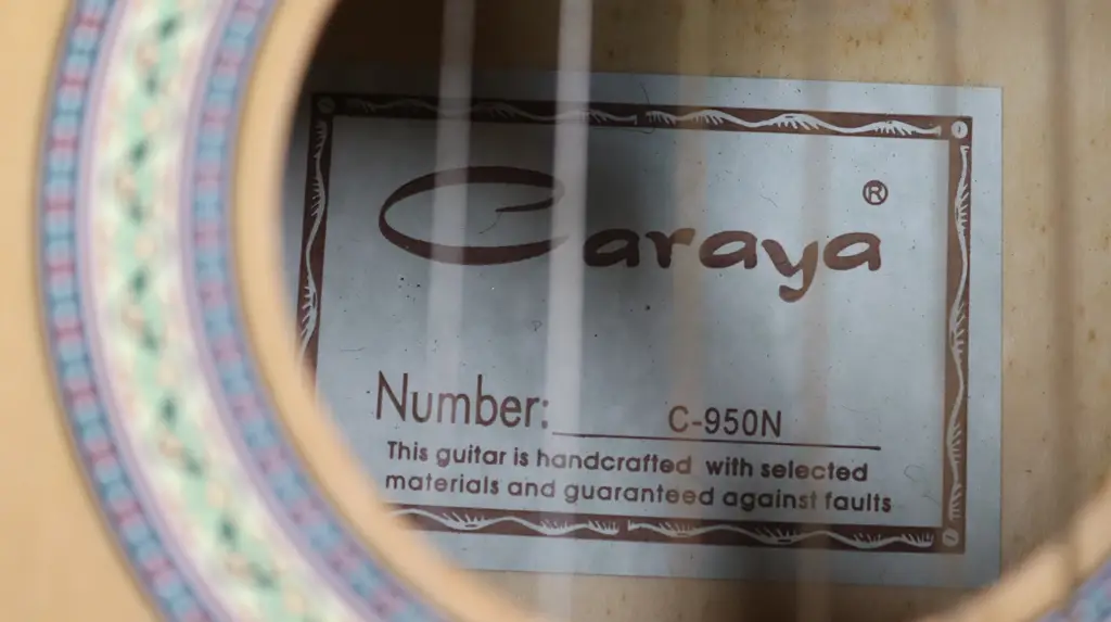Caraya C-950N Acoustic Guitar - View 5