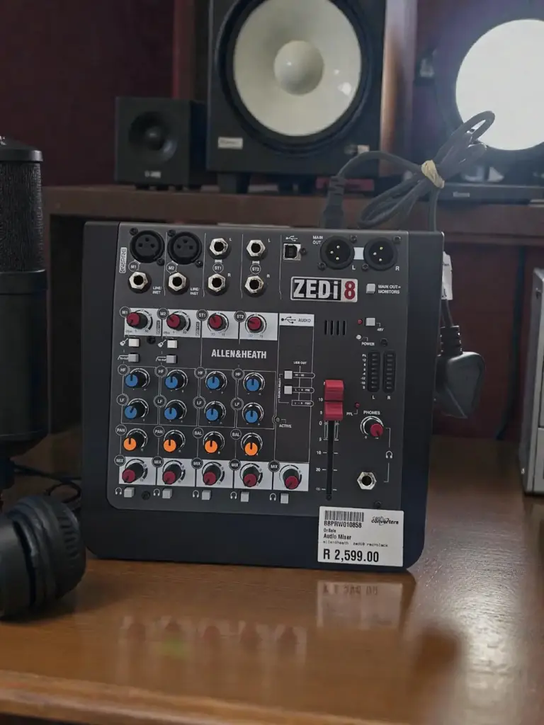 Allen & Heath Zedi-8 - Hybrid Compact Mixer