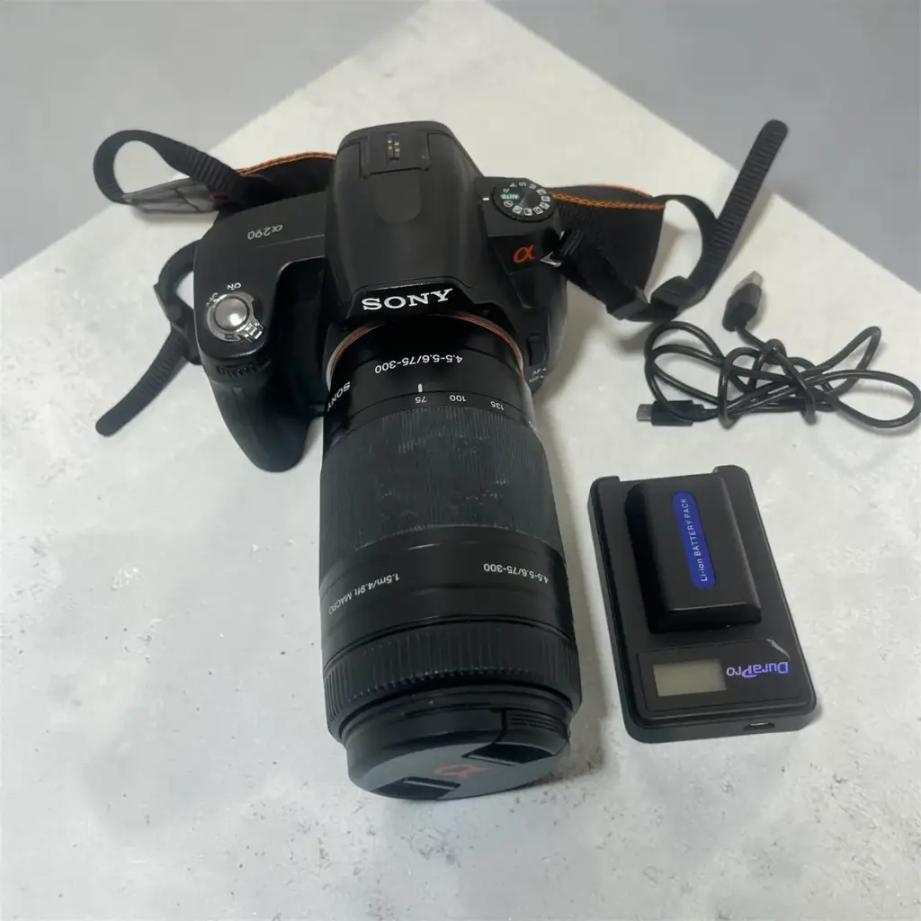 Sony Alpha A290l 14.2 Mp Digital Slr Camera Plus 4.5-5.6/75-300 Lens