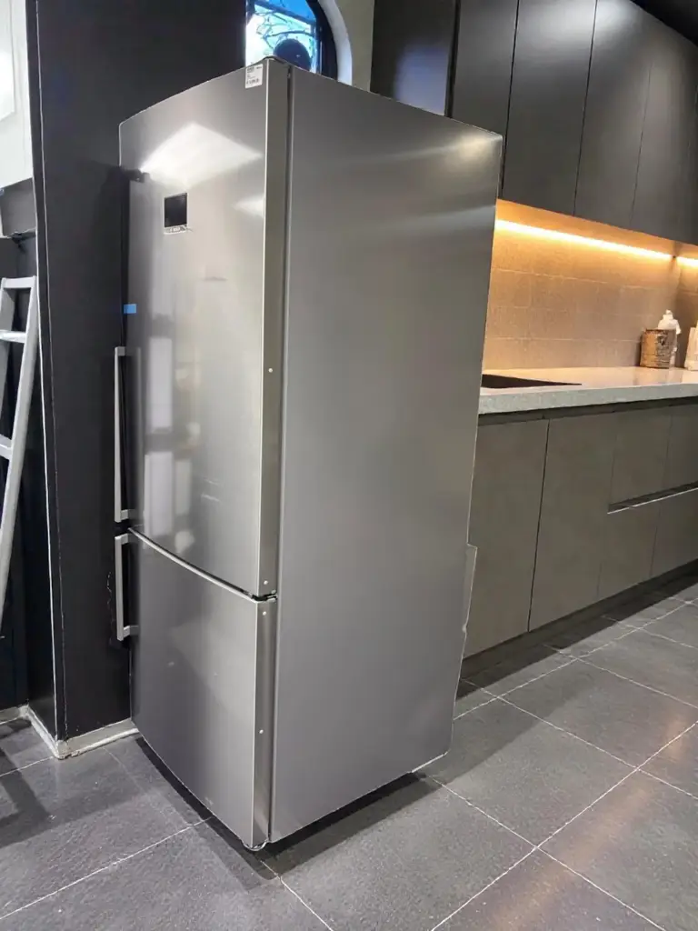 Bosch 578L Total No Frost 75Cm Fridge Freezer Serie 6 Anti-Fingerprint Brushed Steel - View 2