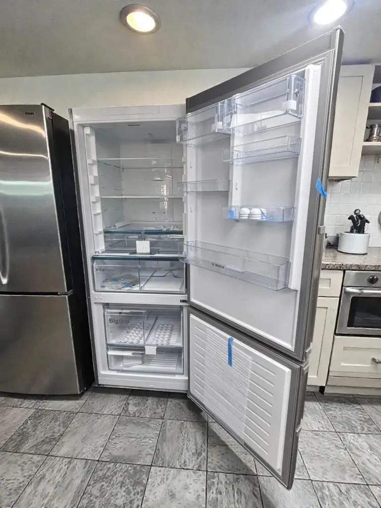 Bosch 578L Total No Frost 75Cm Fridge Freezer Serie 6 Anti-Fingerprint Brushed Steel - View 3