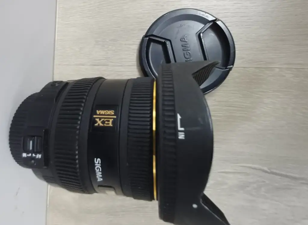 Sigma10-20Mm Camera Lens - View 2