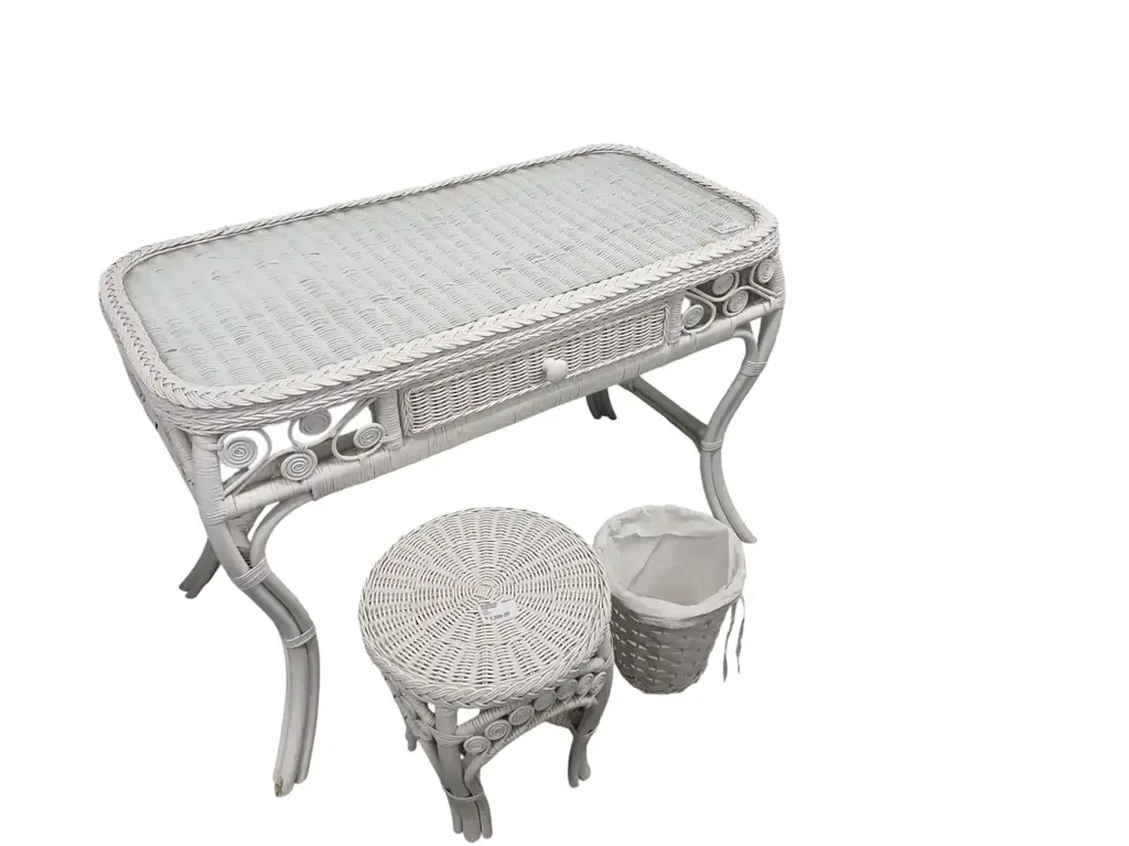 Antique-Style Bedroom Furniture Set - View 2