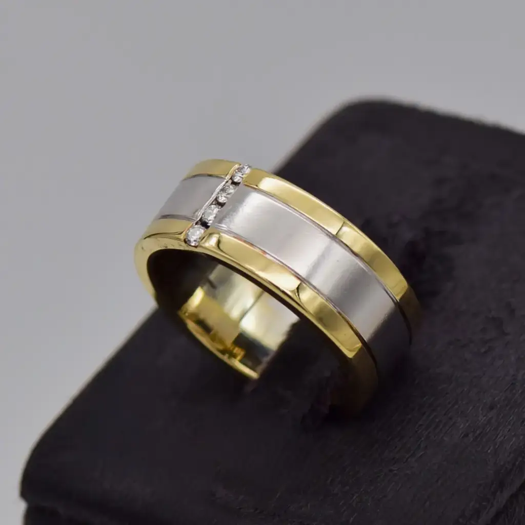 9ct Two Tone Gold Wedding Band Patterned - View 3