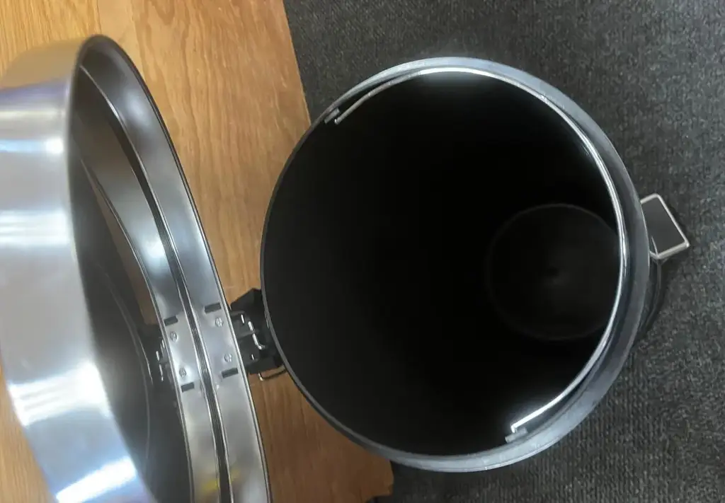 30L Recycle Bin - View 2