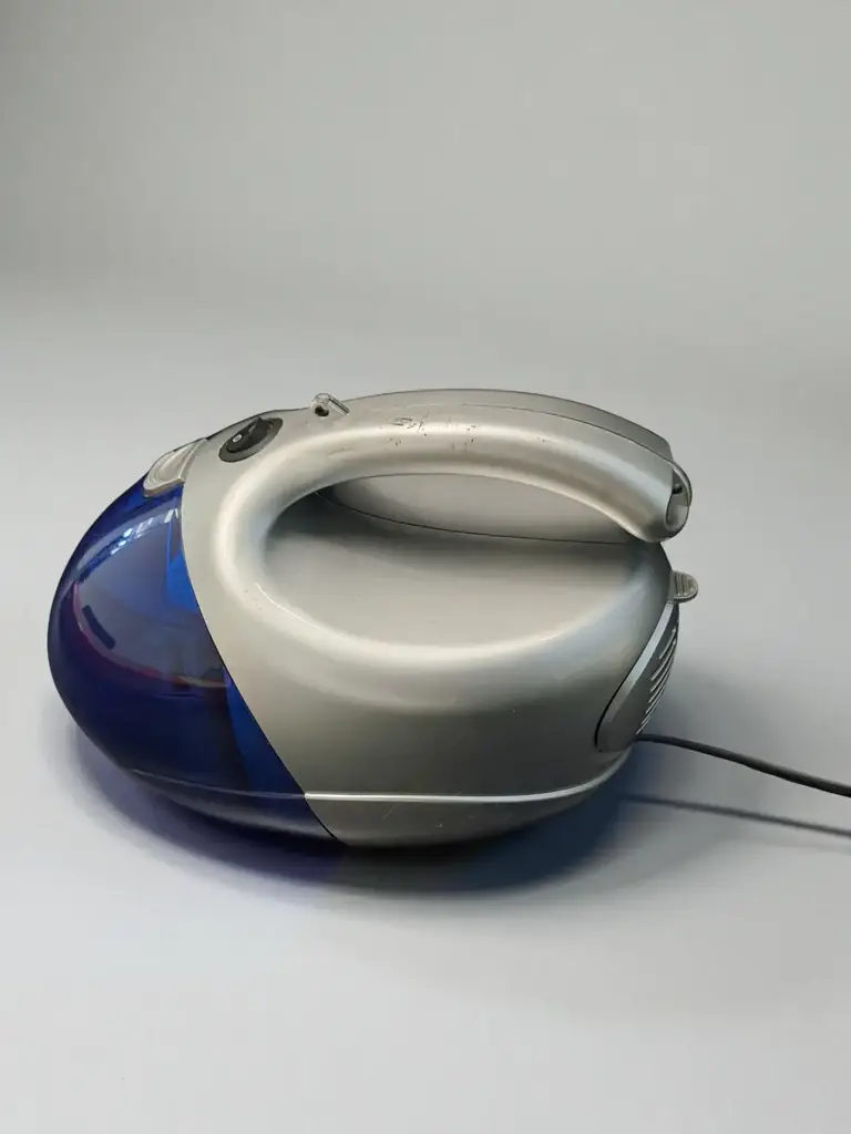 Dirt Bullet Vacuum - View 2